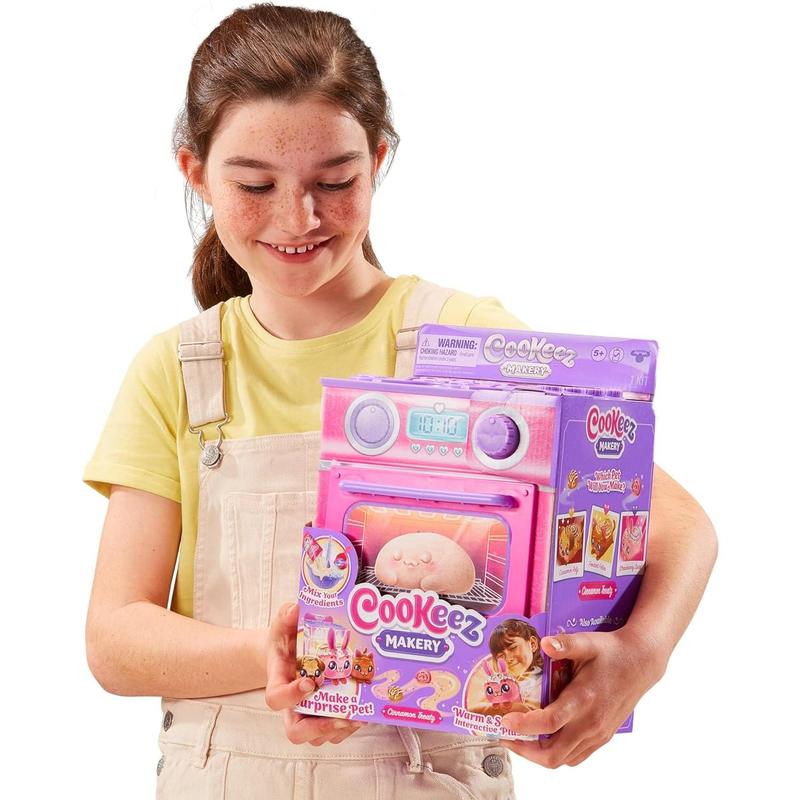 COOKEEZ MAKERY Cinnamon Treatz Oven. Mix & Make a Plush Best Friend! Place Your Dough in The Oven and Be Amazed When A Warm, Scented, Interactive, Friend Comes Out! Which Will You Make?