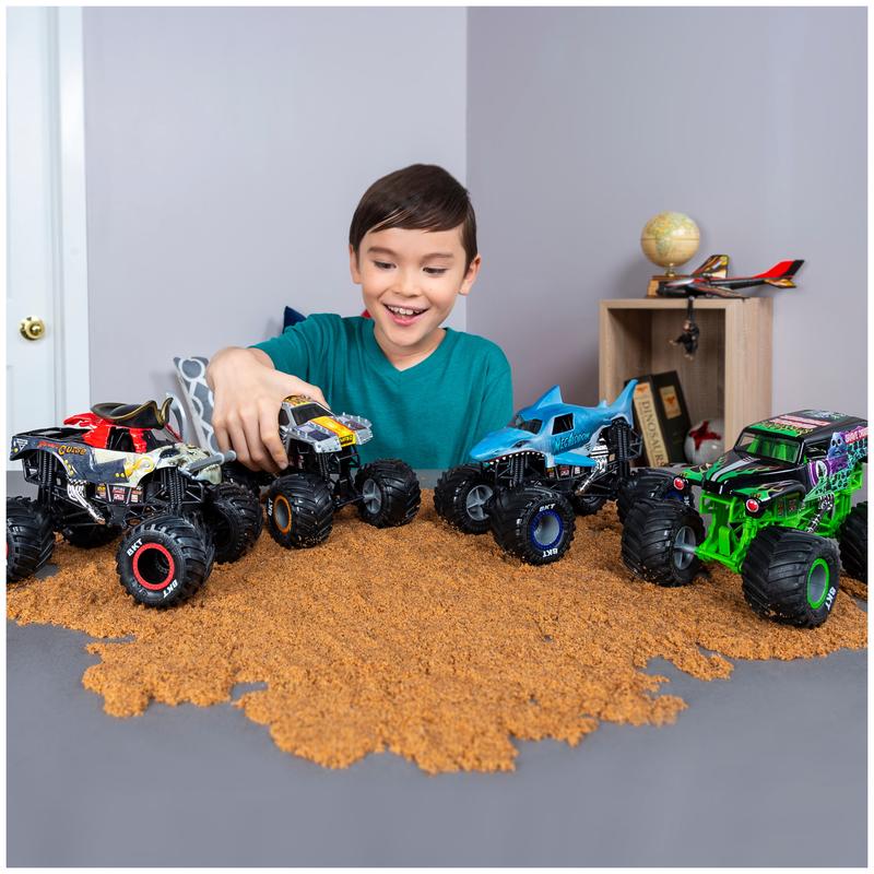 Official Max-D Monster Truck Collector Die-Cast Vehicle 1:24 Scale kids toys  toys for ages 3-8