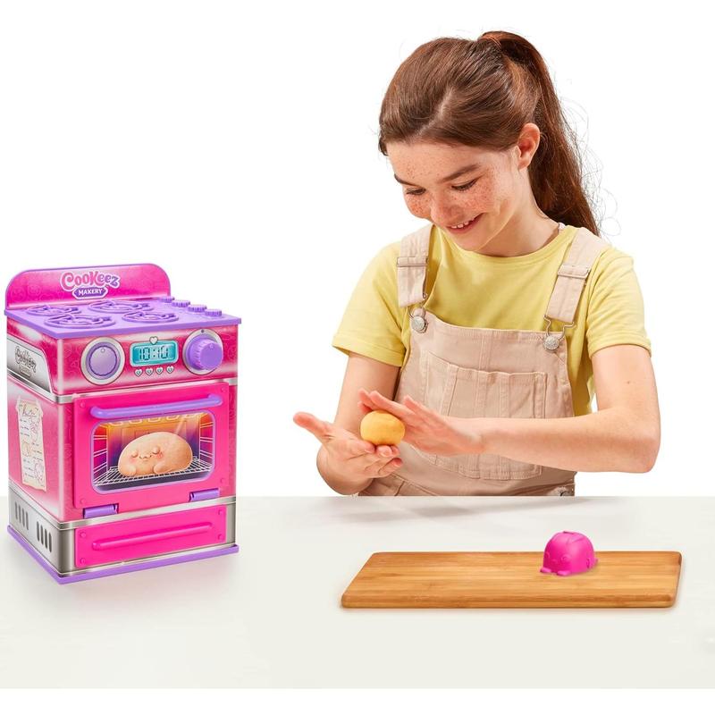 COOKEEZ MAKERY Cinnamon Treatz Oven. Mix & Make a Plush Best Friend! Place Your Dough in The Oven and Be Amazed When A Warm, Scented, Interactive, Friend Comes Out! Which Will You Make?