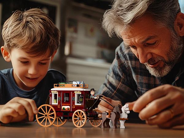 Funwhole Western Stagecoach ,293 Pcs, Lighting Building-Bricks Set - Old West Carriage and Horse  Collection Display Set Holiday Gift for West Lovers