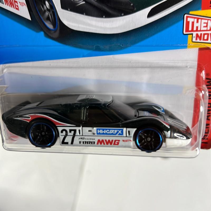 Hot Wheels 67 Ford GT40 MK.IV Diecast Car - Scale 1:64