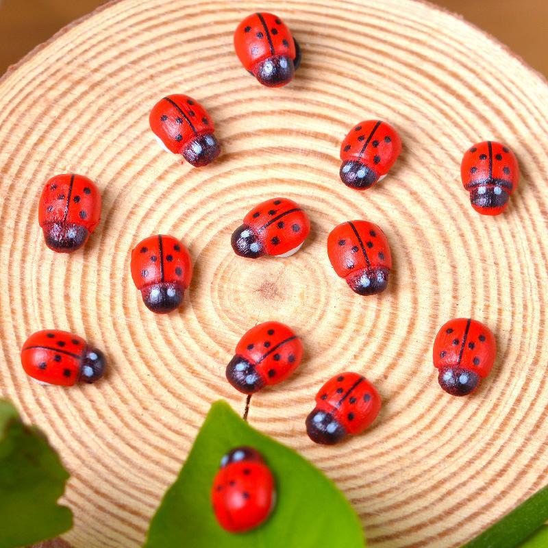 Ladybug Shaped Decorative Toy, 100pcs set Mini Ladybug Figurine, Animal Miniatures for DIY Fairy Gardens, Micro Landscapes Succulent Ornaments