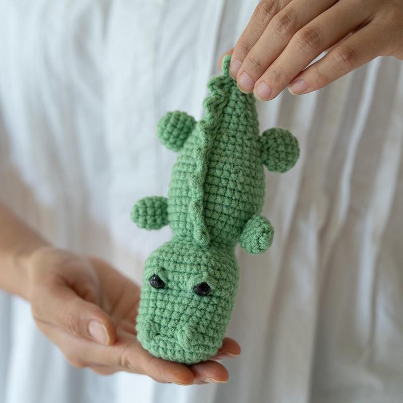 Crochet Starter Kit, 2 Counts set Cute Crocodile Design Crochet Kit, DIY Handmade Lover Starter Kit with Step-by-step English Video Tutorials