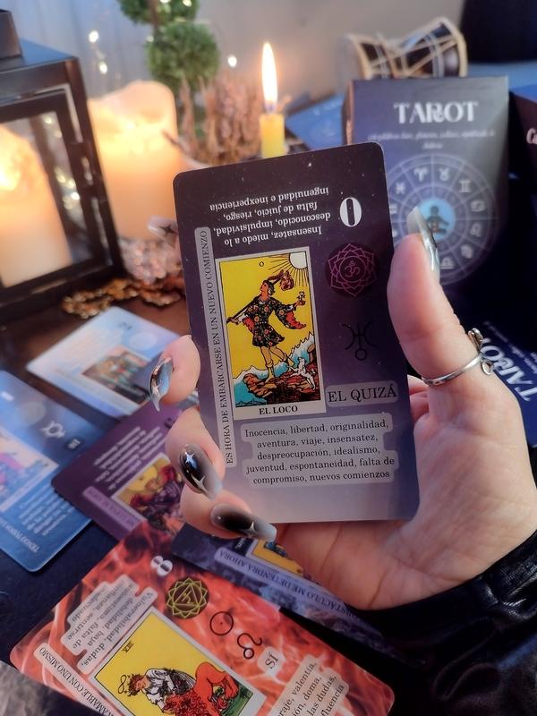 Spanish Edition Learning Tarot card deck for Beginners with meanings on them including Chakras, Planets, Zodiac, Elements, Yes or No