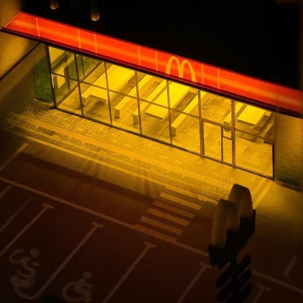 NEW limited edition McDonalds Diorama Hot Wheels Mini GT discast display with LED lighting 1:64