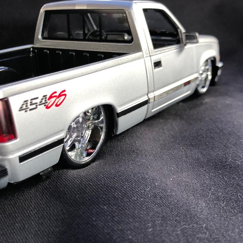 Maisto 1993 Chevrolet 454 SS Pickup Custom Silver Grey Two Tone Diecast Model Toy Vehicle