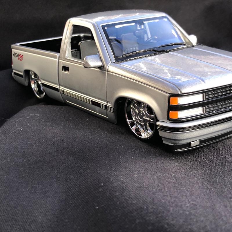 Maisto 1993 Chevrolet 454 SS Pickup Custom Silver Grey Two Tone Diecast Model Toy Vehicle